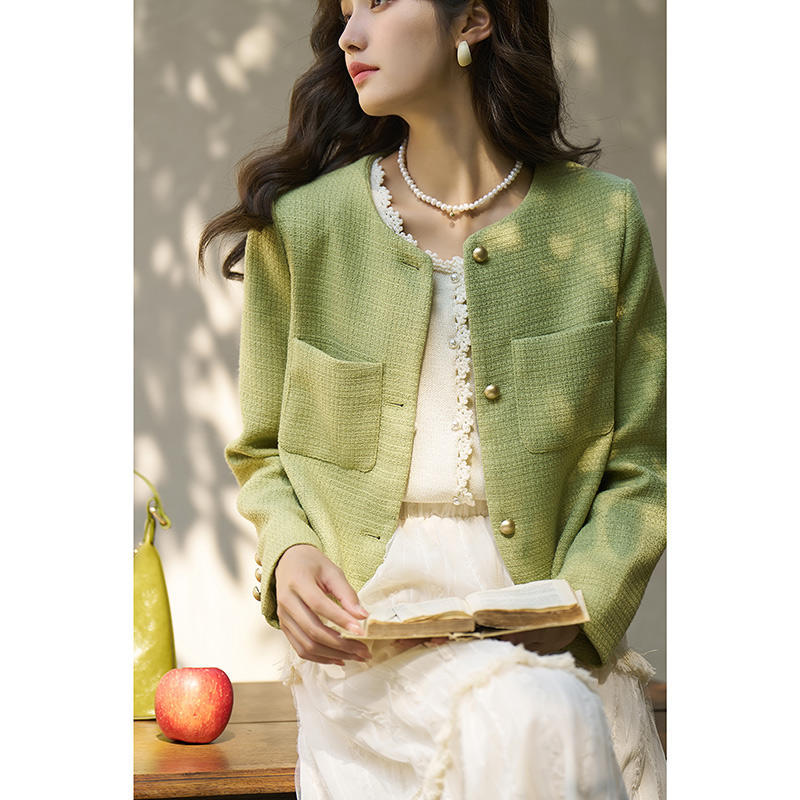 Elegant Buttoned Crop Jacket