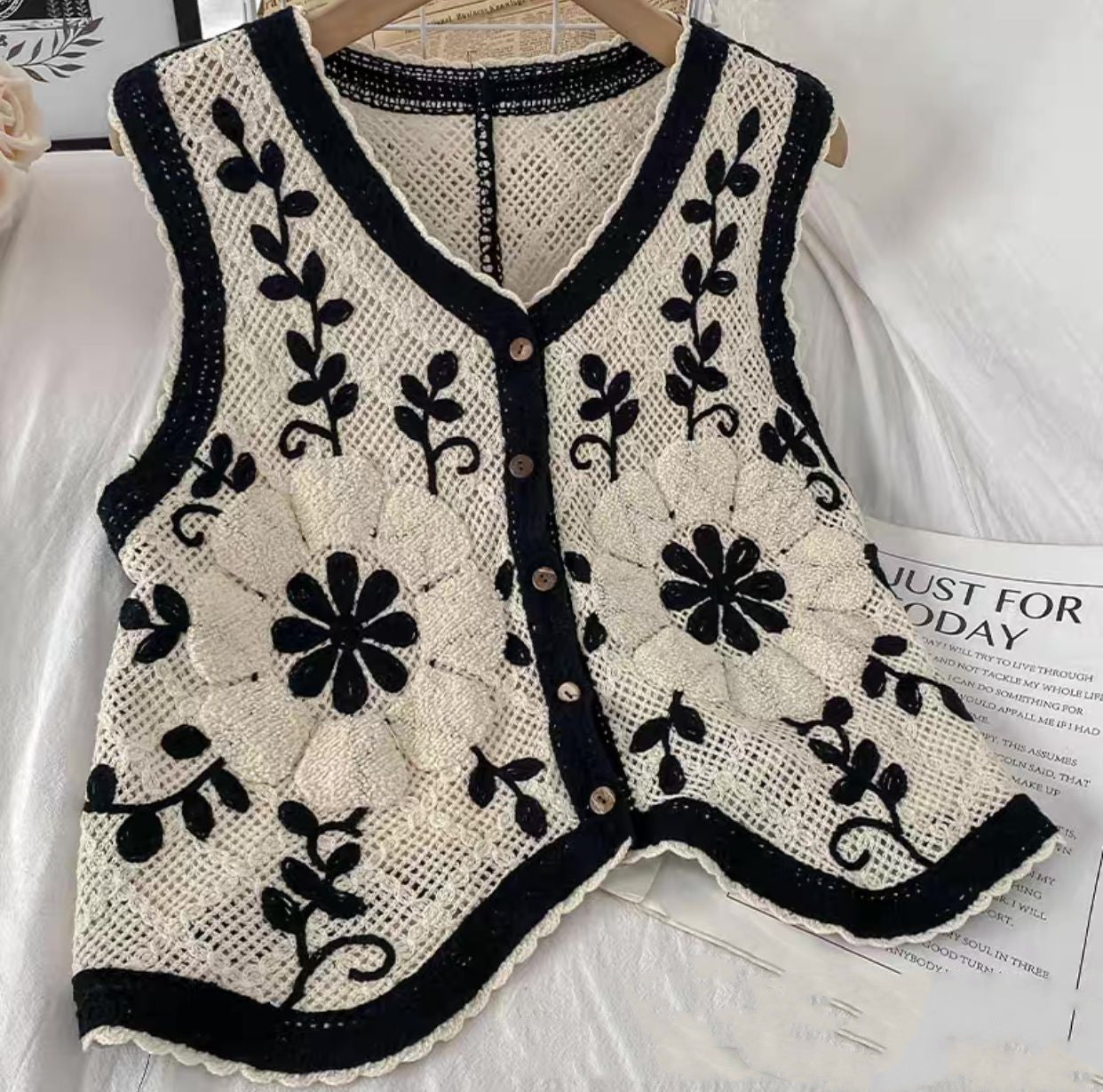 Hollow Contrast Colour Retro Knitted Vest